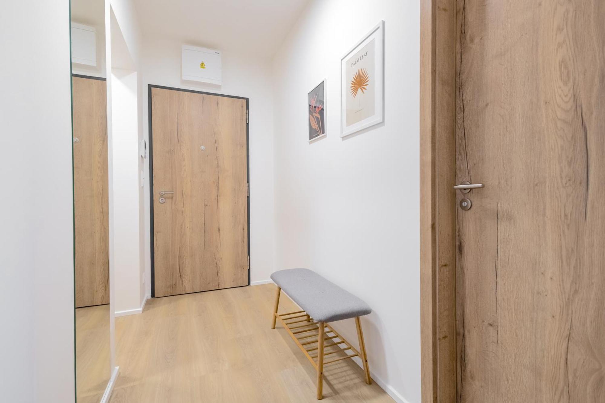 Ferienwohnung Bright 2Br - 8Th Floor, Balcony, Free Parking - By Gravity Prag Exterior foto