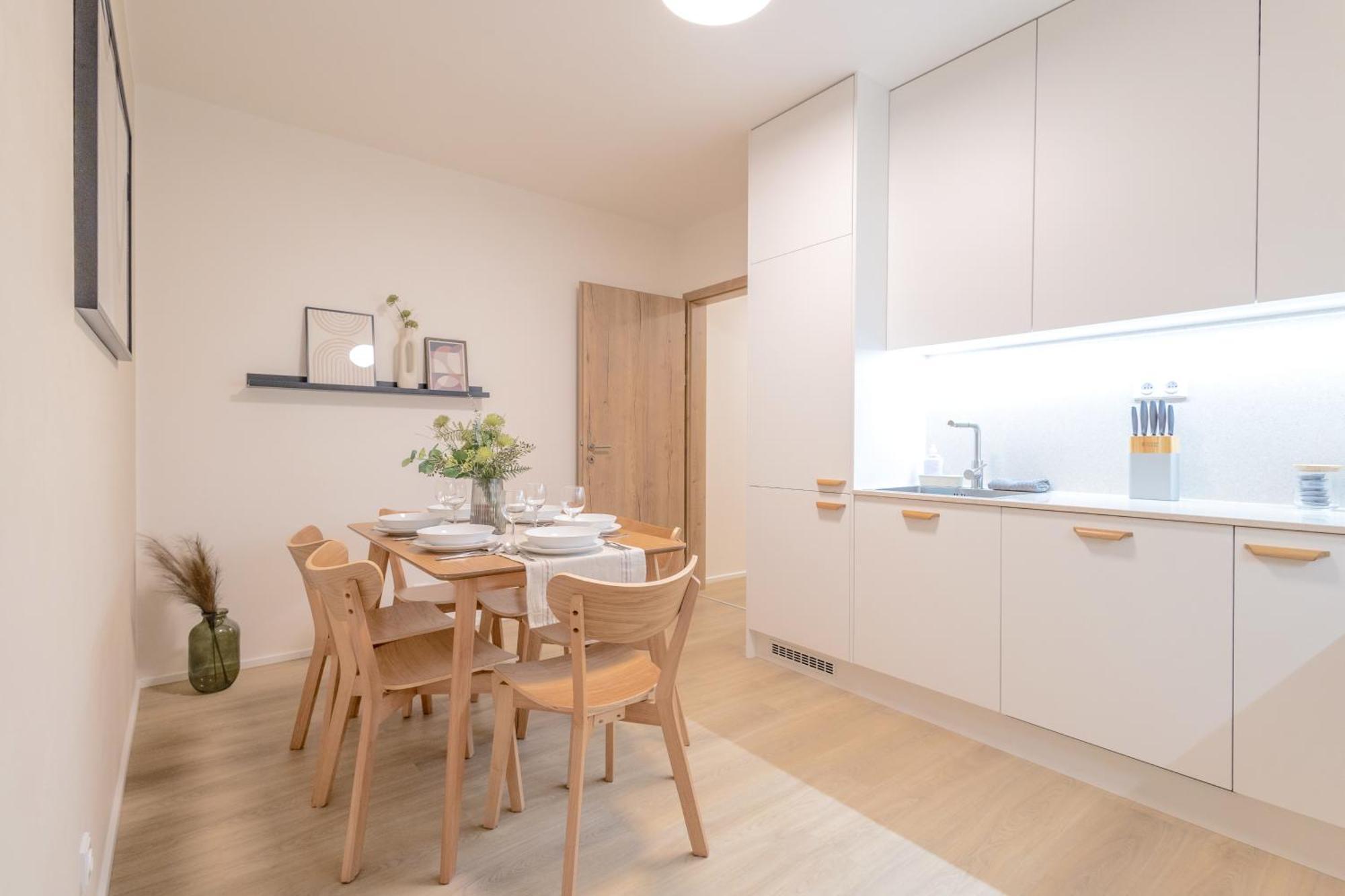 Ferienwohnung Bright 2Br - 8Th Floor, Balcony, Free Parking - By Gravity Prag Exterior foto